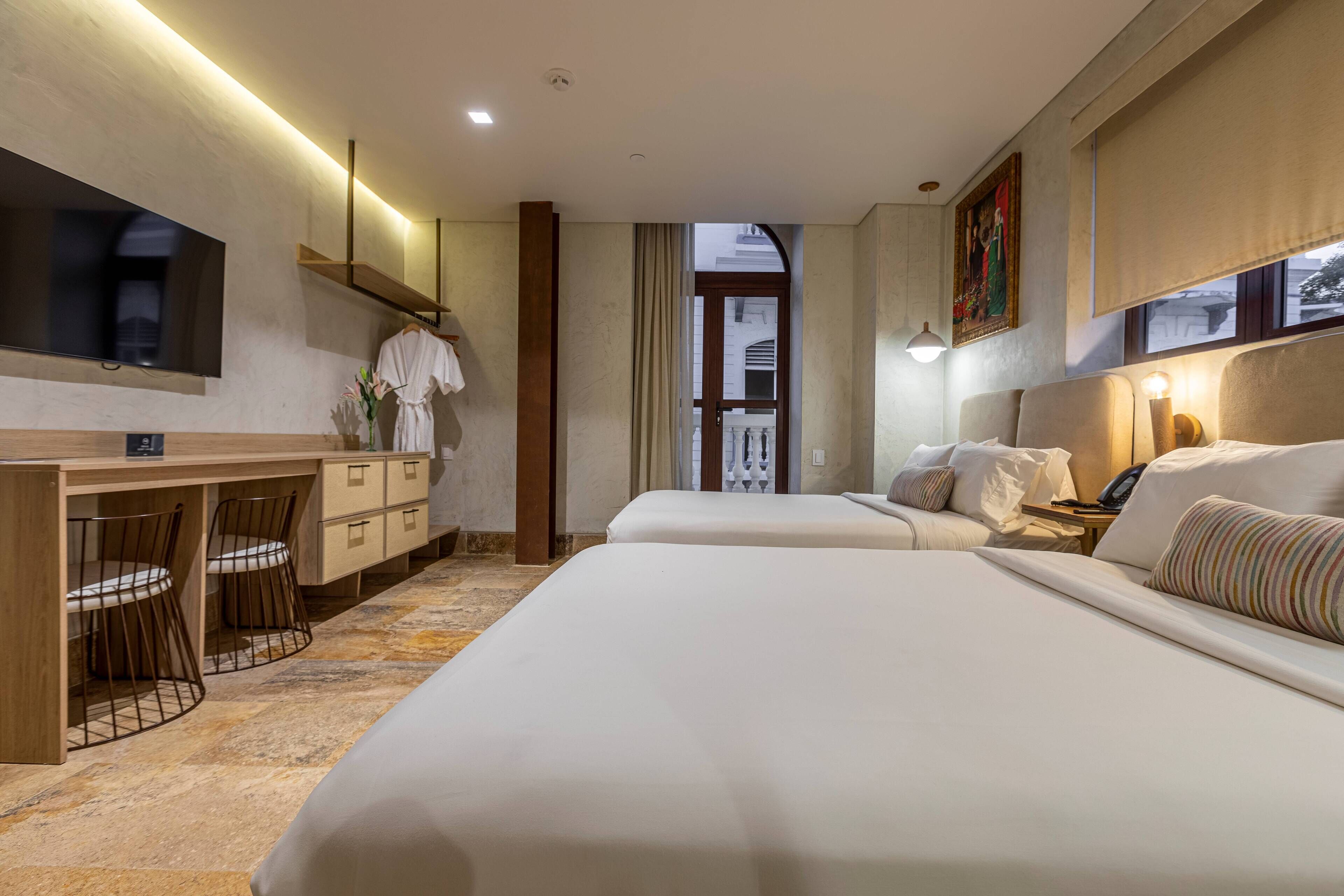 高级双床房 | 客房内保险箱、特色装修、特色家居、遮光窗帘