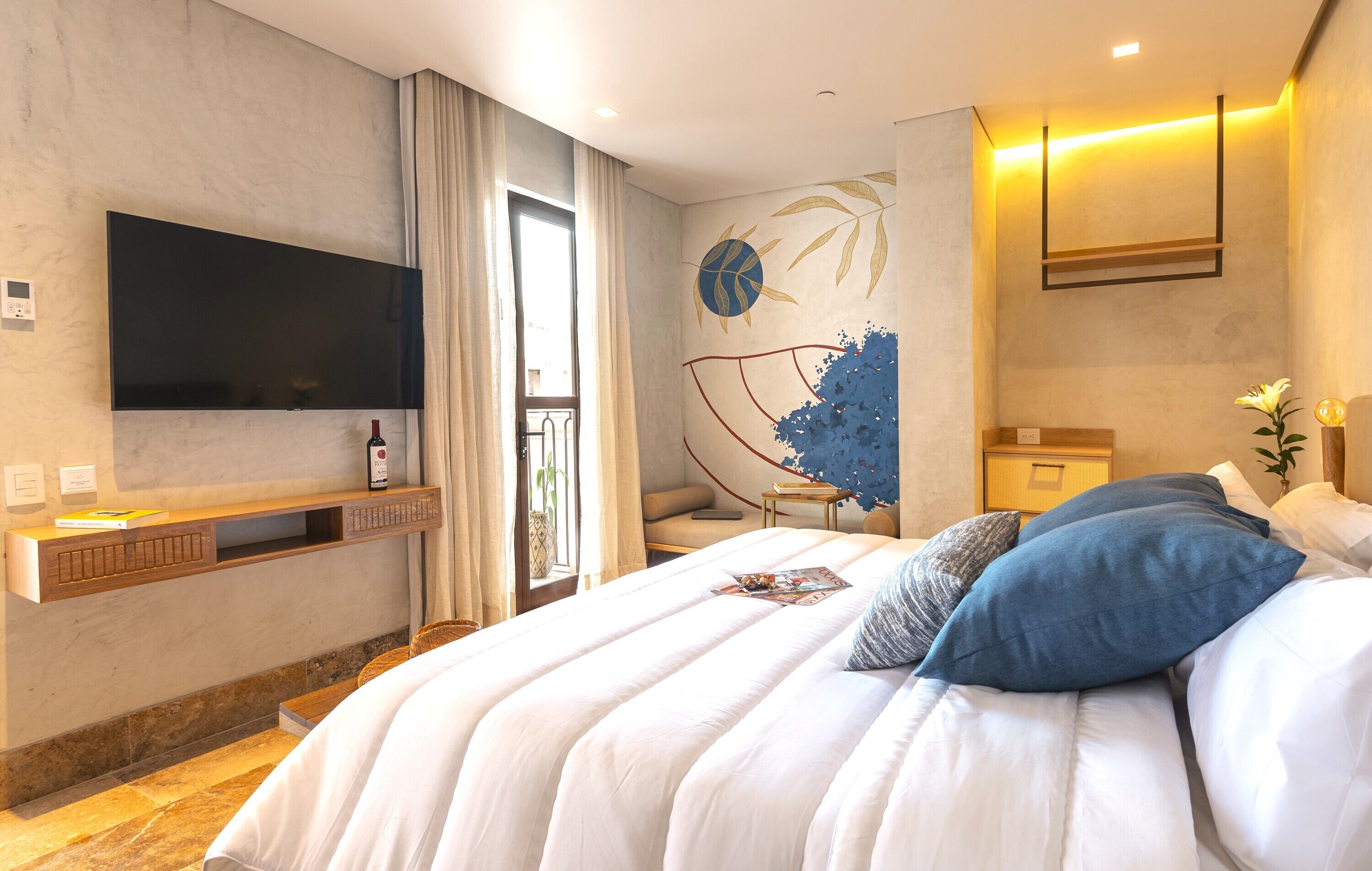 design double room | 1 bedroom, in-room safe, individually decorated, individually furnished