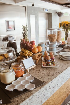 Petit déjeuner complet compris tous les jours