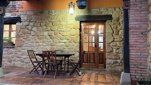 Outdoor dining - House (Cuadroveña)