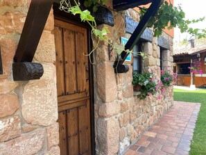 Exterior detail - House (Cuadroveña)