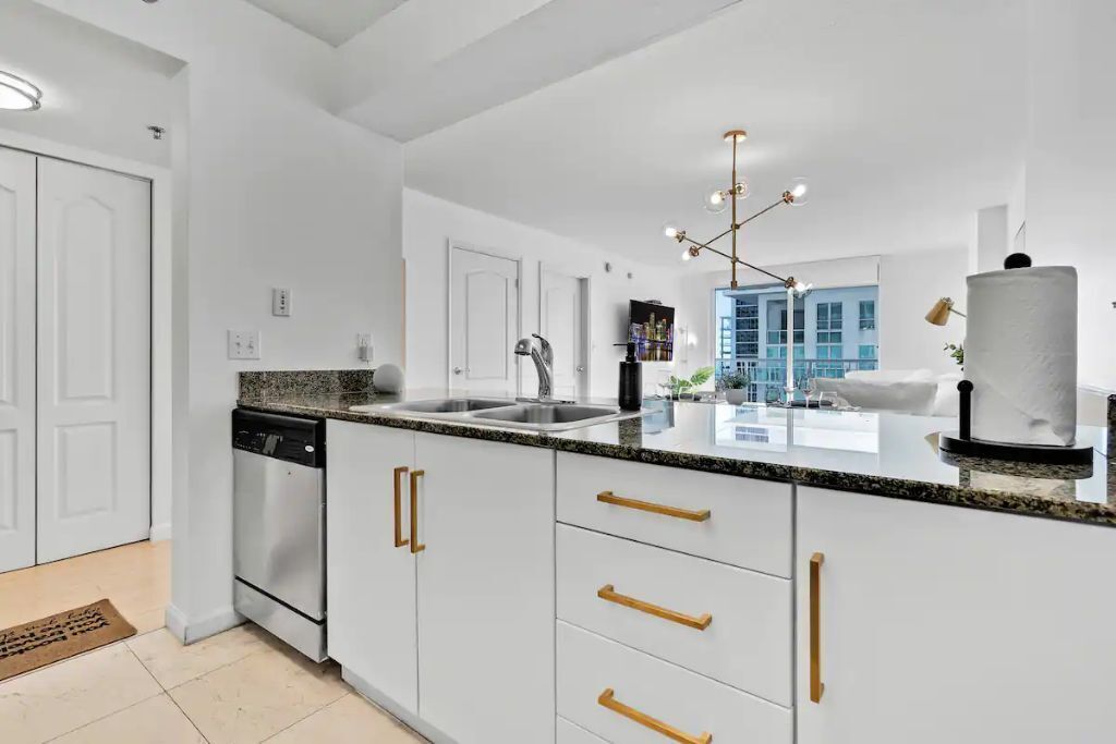 Beautiful condo with ocean view at Miami Brickell