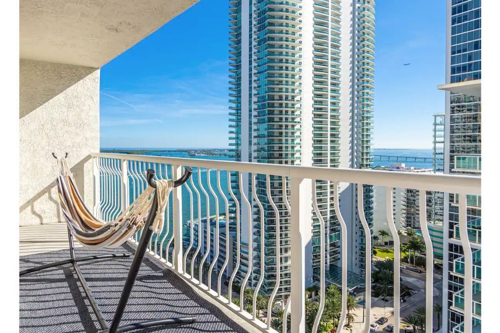 Beautiful condo with ocean view at Miami Brickell