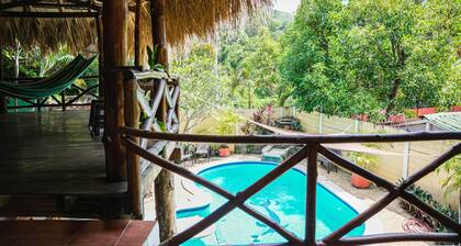 THE GLASS HOUSE! beautifully decorated beach home in Atami!