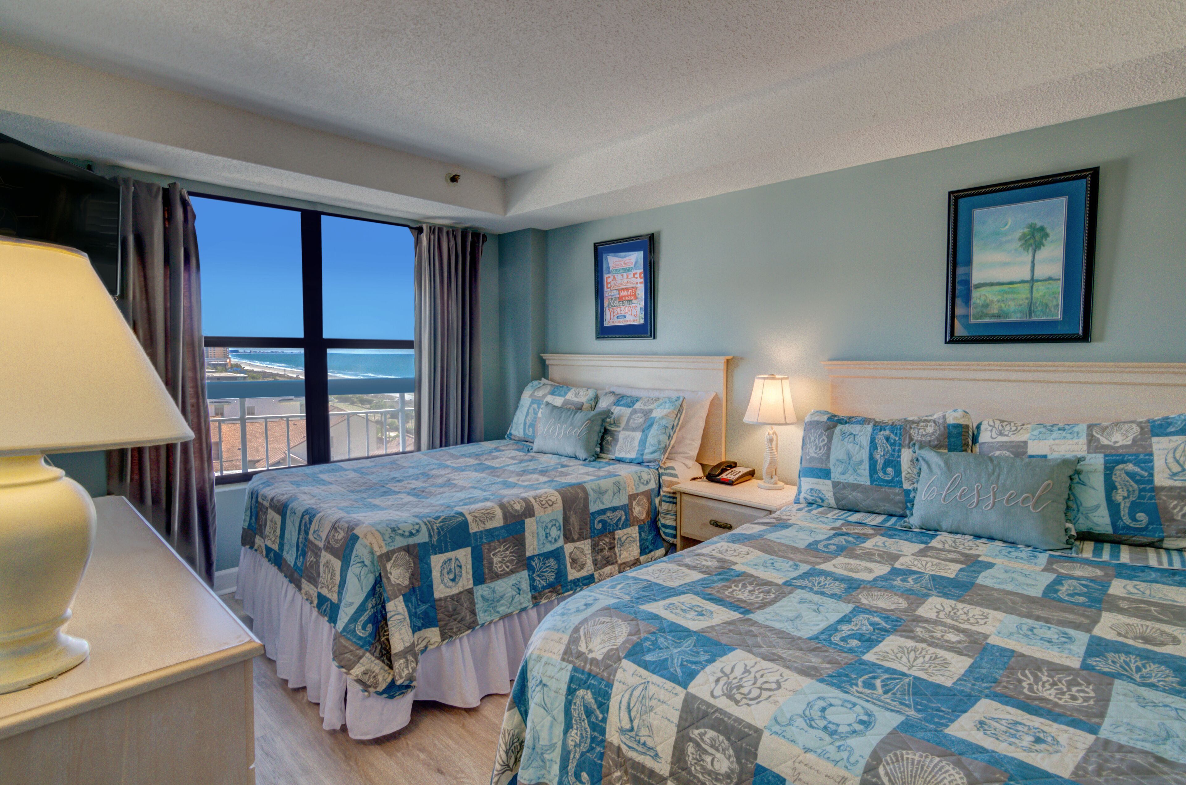Beautiful Suite with Side View of Ocean + Access to Resort Amentities
