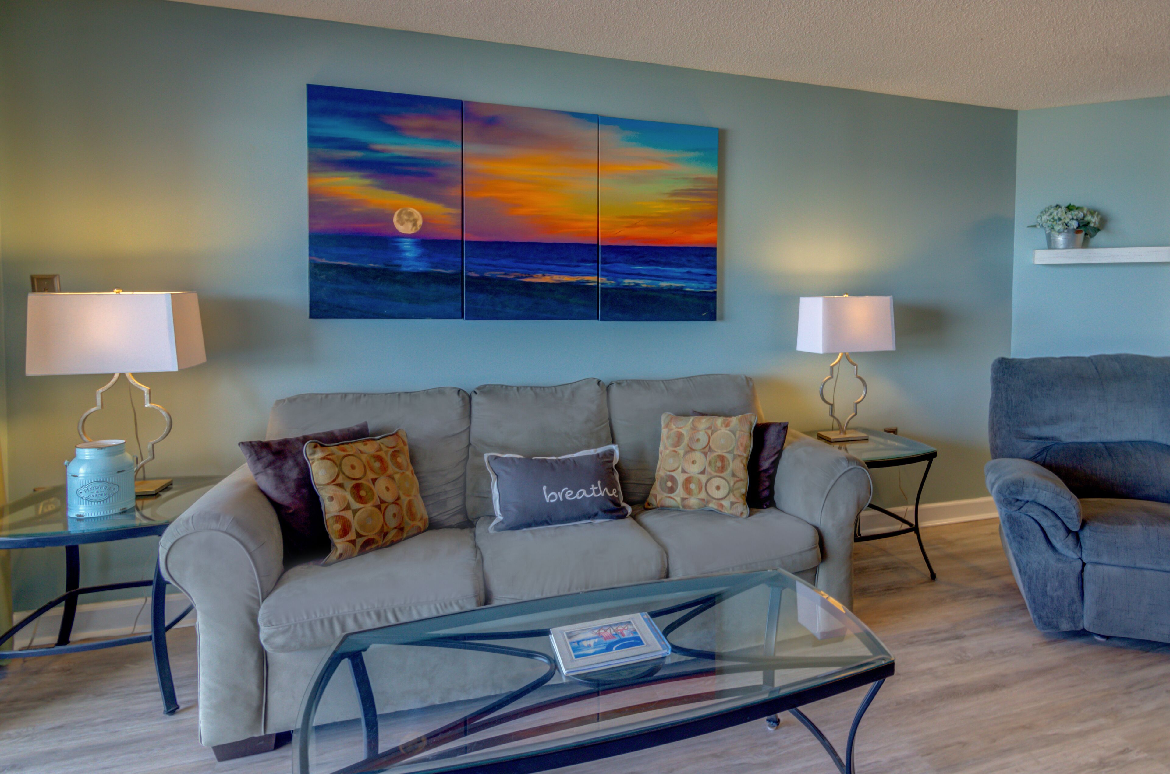 Beautiful Suite with Side View of Ocean + Access to Resort Amentities