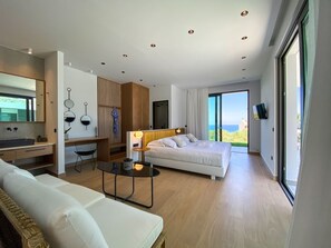 6 chambres, coffre-fort, fer et planche Ă repasser