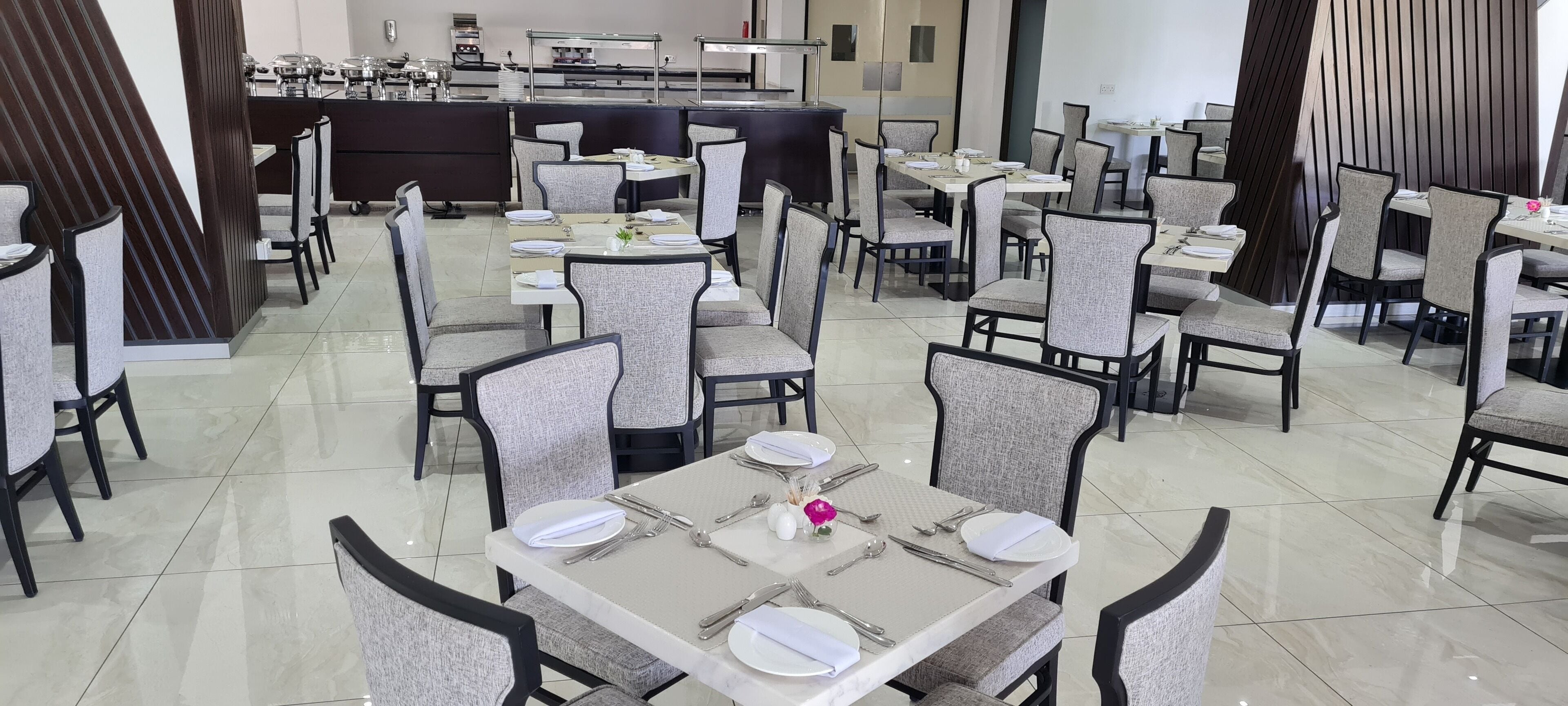 daily cooked-to-order breakfast for a fee