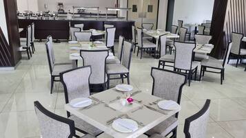 Daily cooked-to-order breakfast for a fee