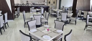 每日付費供應現點現煮早餐