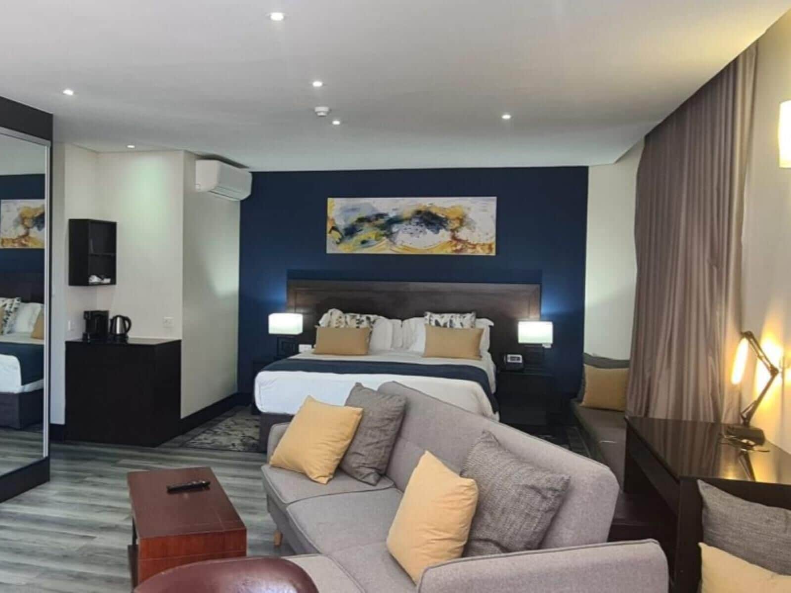 deluxe suite | 1 bedroom, in-room safe, iron/ironing board, free wifi