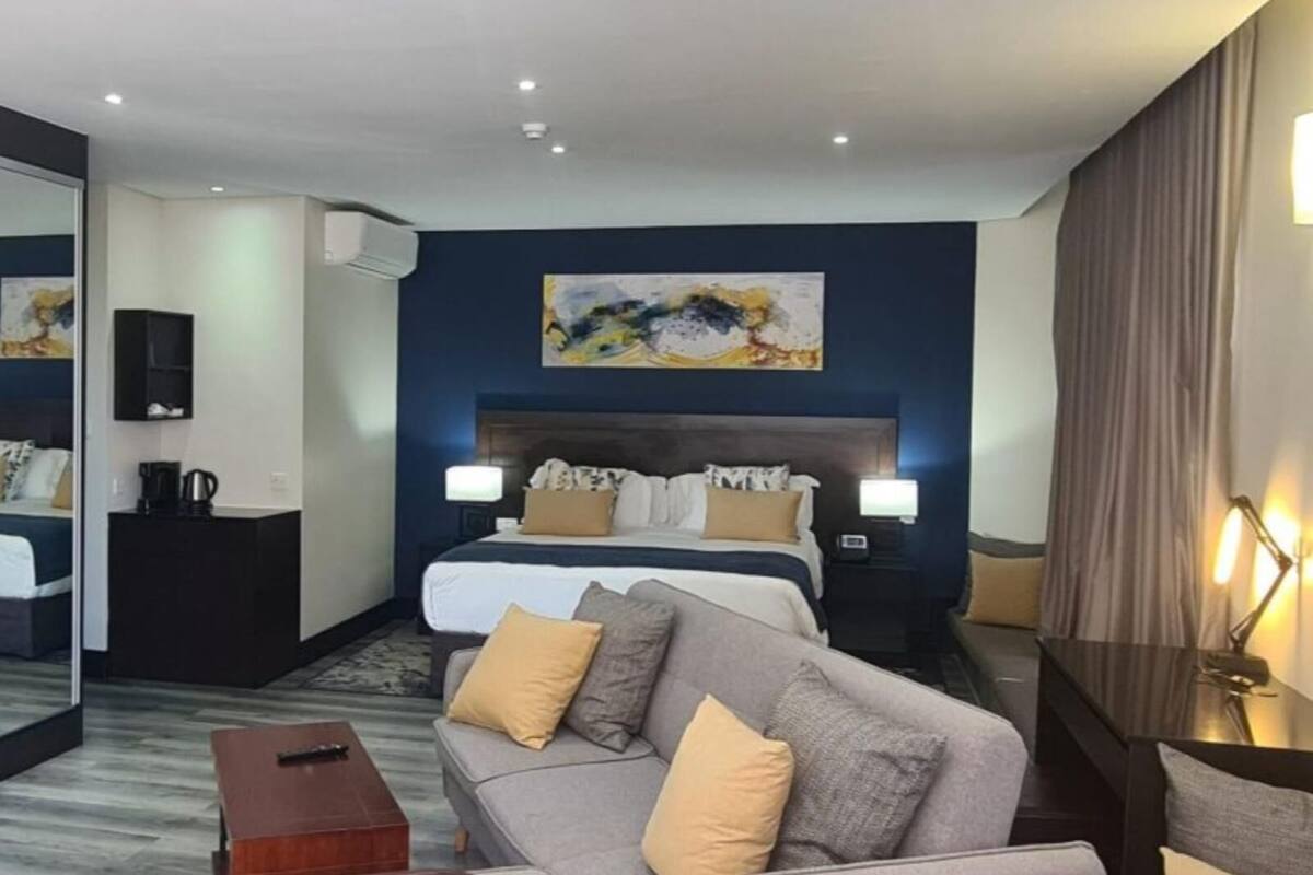 deluxe suite | 1 bedroom, in-room safe, iron/ironing board, free wifi