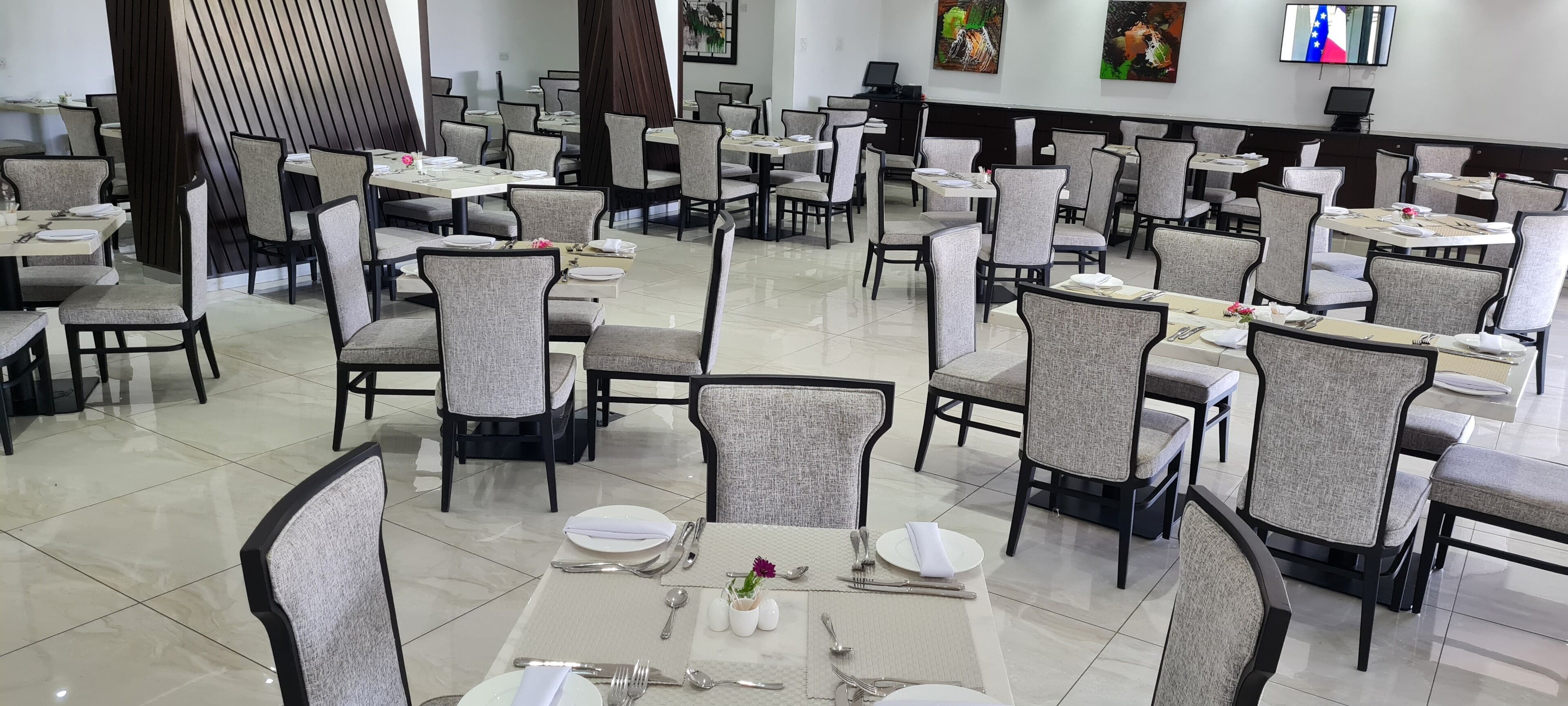 daily cooked-to-order breakfast for a fee