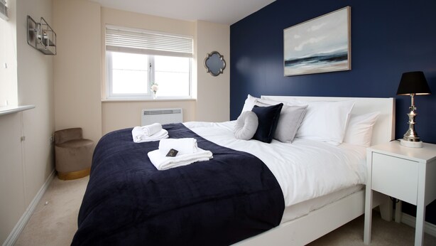 2 bedrooms, iron/ironing board, WiFi (free), bed sheets - Upper Millennium by Tŷ SA (Newport)