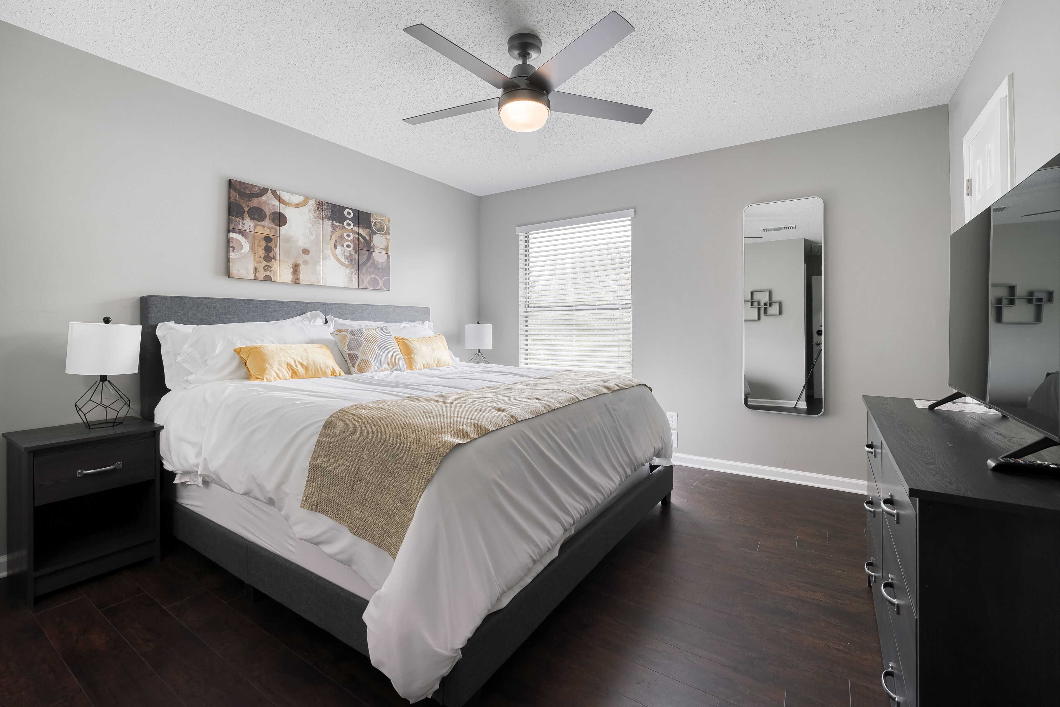 Premium Townhome w/ 2 King Beds & Luxury Bathrooms