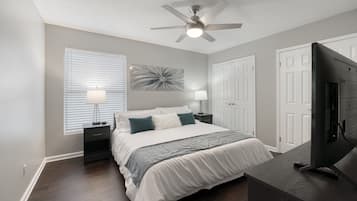 2 makuuhuonetta, ylelliset vuodevaatteet