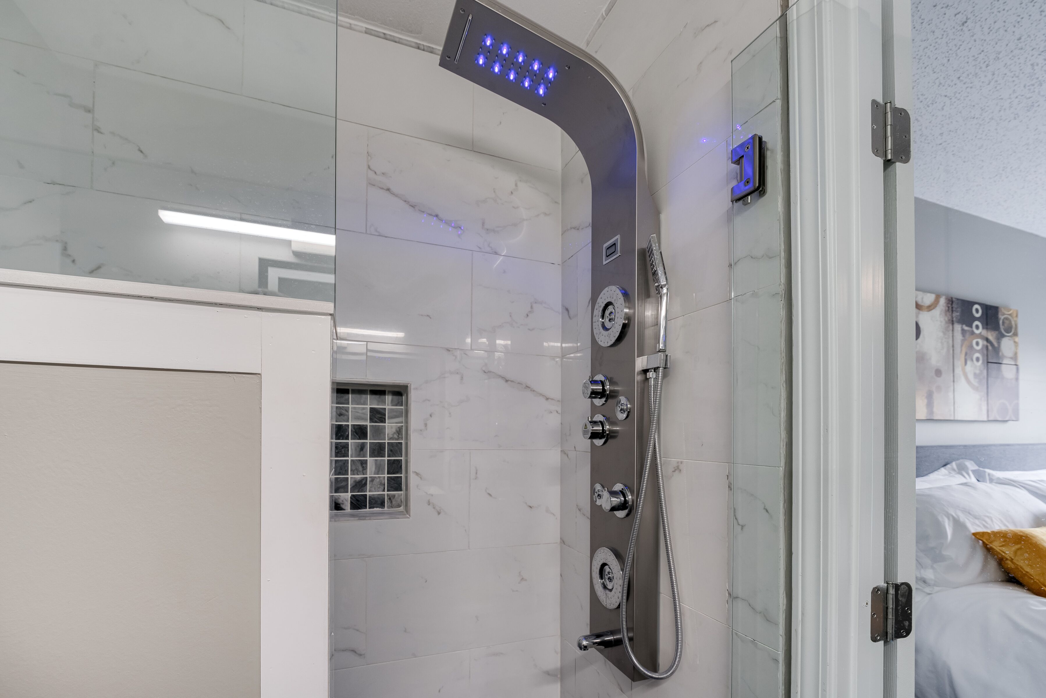 Dusche, Haartrockner, Handtücher, Seife