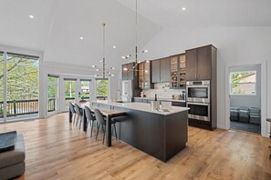 Fridge, microwave, oven, stovetop - Luxury on the Lake - Waterfront, Private Dock, Kayaks, Paddle Boards, Fire Pit  (Denver)