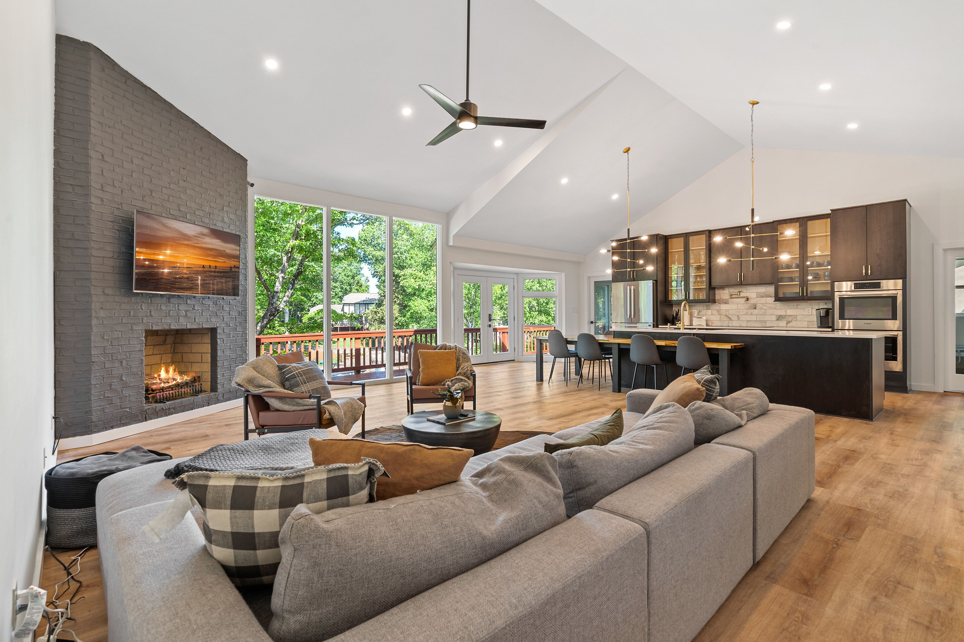 Luxury on the Lake - Kayaks, Paddle Boards, Fire Pit 