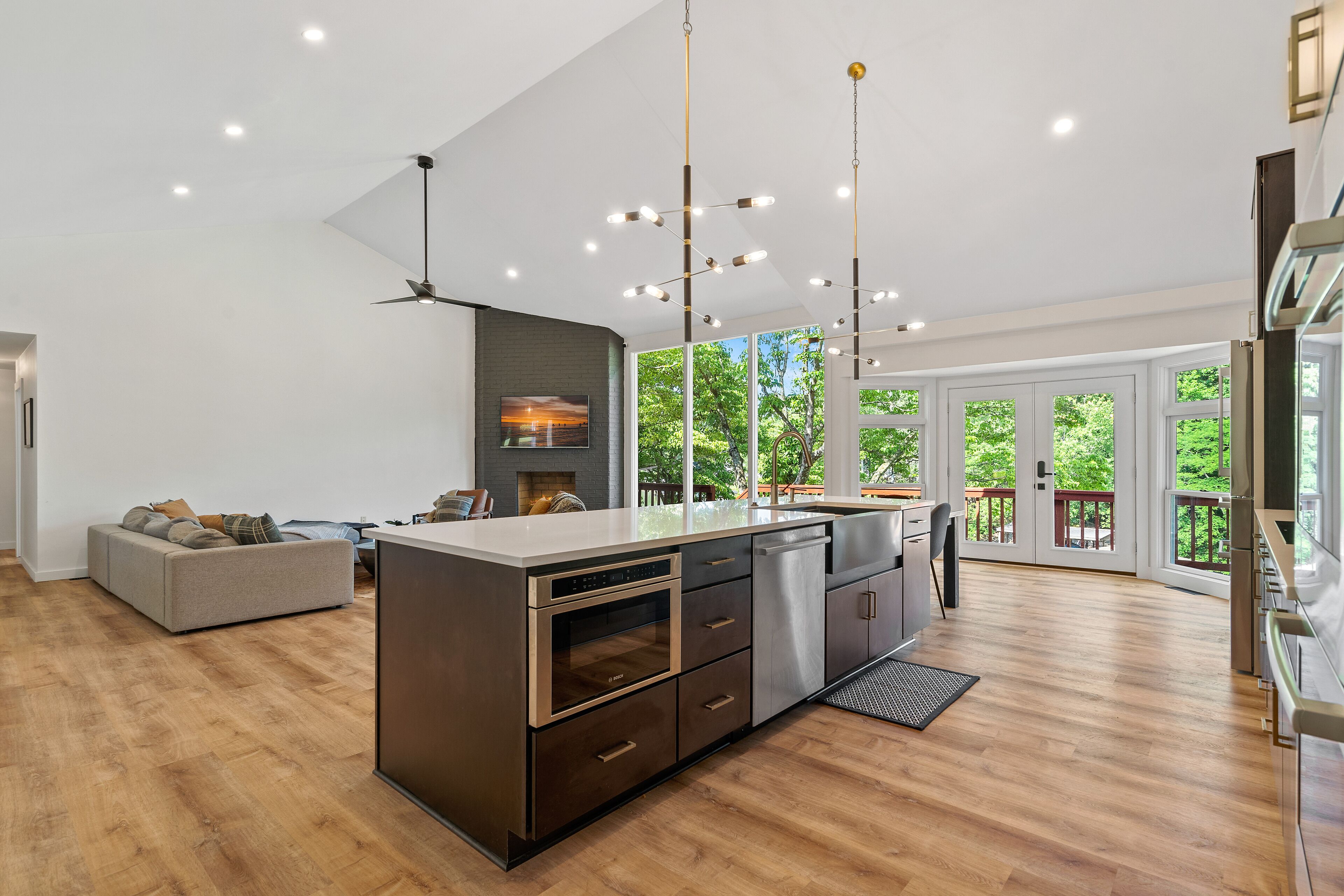 Luxury on the Lake - Kayaks, Paddle Boards, Fire Pit 