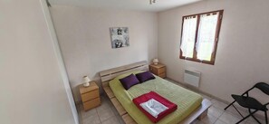 3 bedrooms, iron/ironing board, travel crib, free WiFi