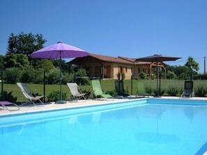 Outdoor pool, a heated pool - Hameau des champs gite N°1 (Monfterrand du Perigord)