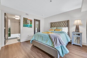 1 habitación, caja de seguridad en la habitación y escritorio