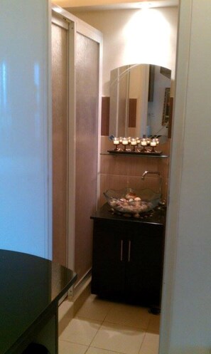 Interior - Furnished Condo for rent in Malate , Manila ( Short & Long Term )near US Embassy (Manila)