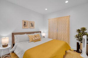2 habitaciones, tabla de planchar con plancha y cuna de viaje