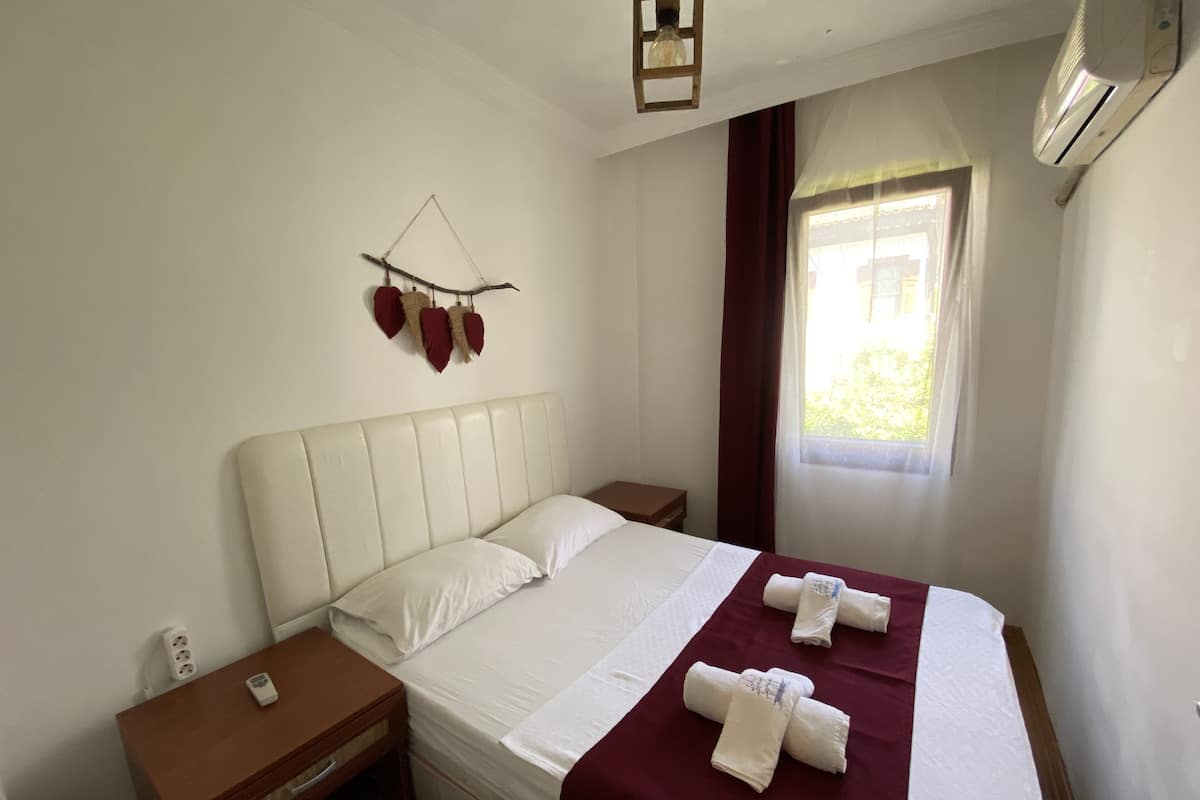 Classic Room | Individually decorated, desk, free WiFi, bed sheets