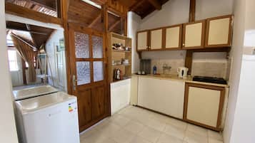 Deluxe Room | Individually decorated, desk, free WiFi, bed sheets