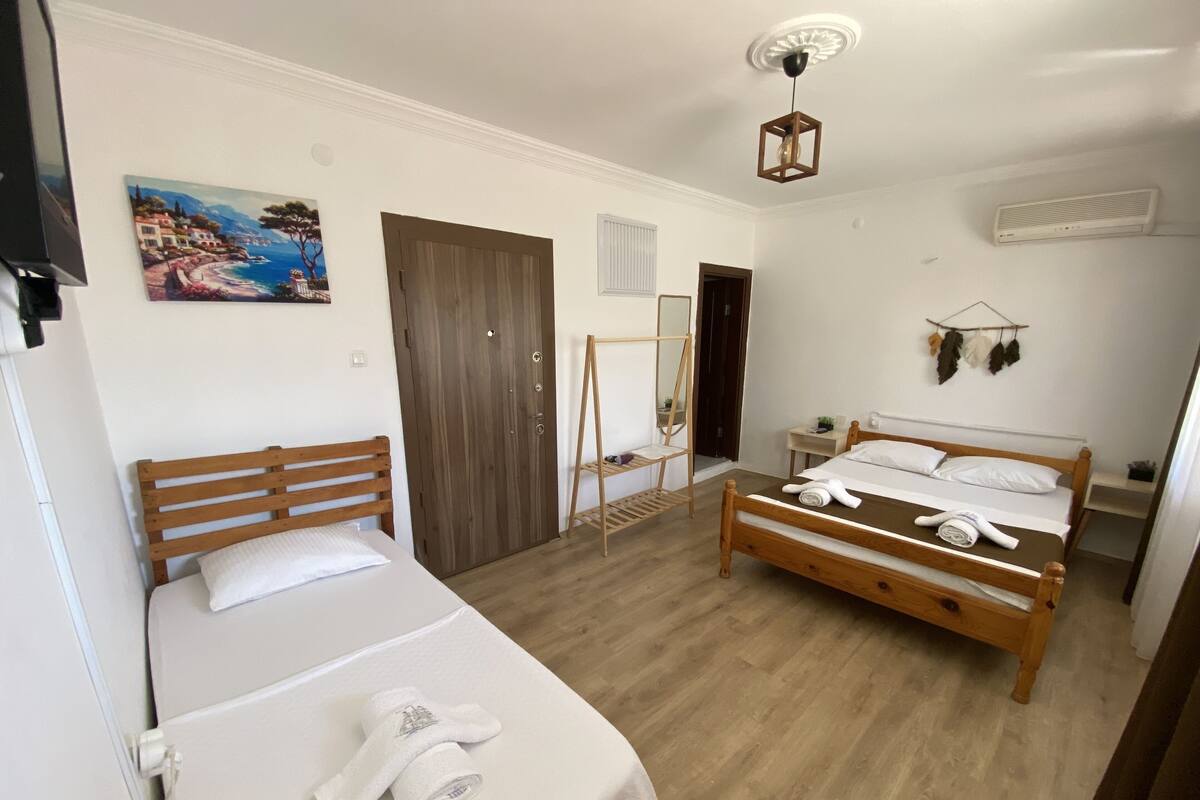 Comfort Room | Individually decorated, desk, free WiFi, bed sheets