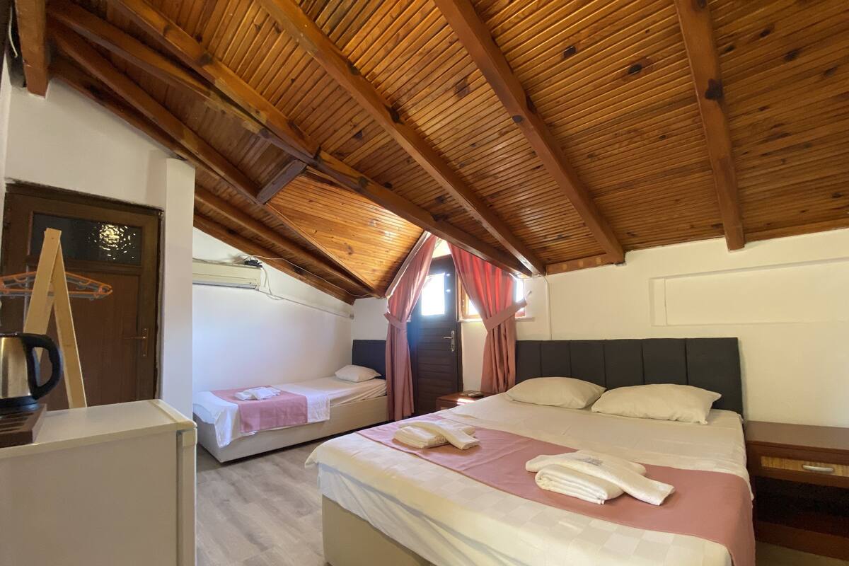 Standard Room | Individually decorated, desk, free WiFi, bed sheets