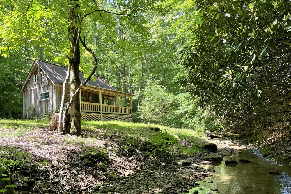 Cabin by The Creek Located Minutes From New River Gorge National Park