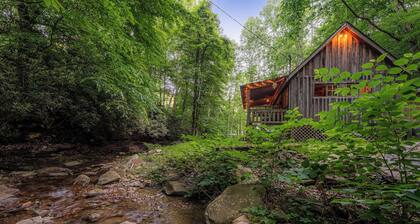 Cabin by The Creek Located Minutes From New River Gorge National Park