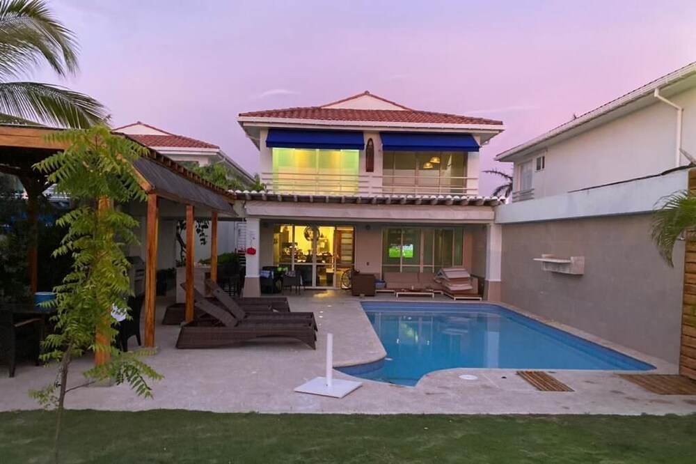 Expectacular casa privada frente al mar y piscina privada
