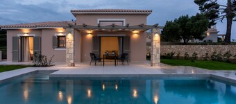 Faenne - Zeus Blue Villas, Kefalonia. 1 storey house sleeps 2 people