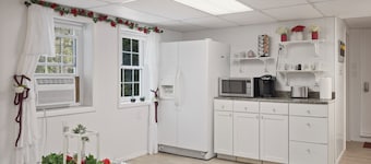 Peaceful Country Setting, Without The Long Drive. 5 Min to Hospital