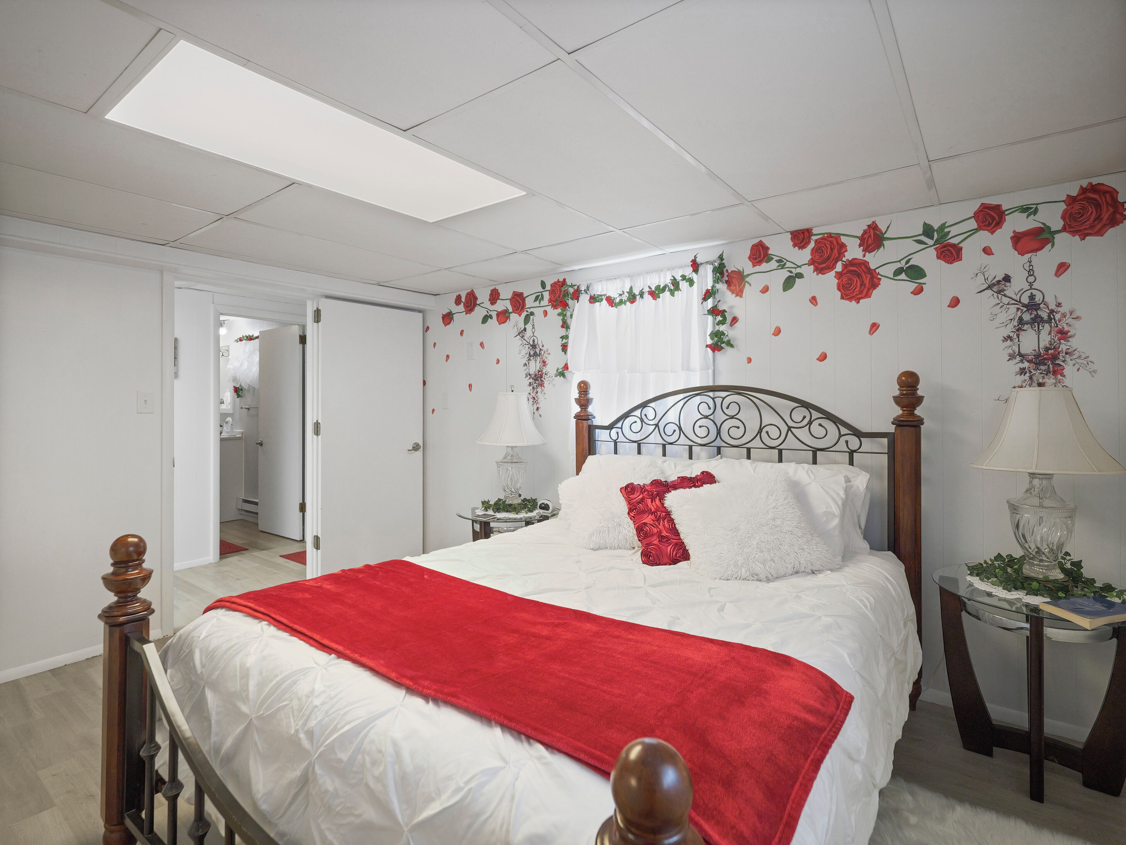 1 slaapkamer, een strijkplank/strijkijzer, gratis wifi, beddengoed