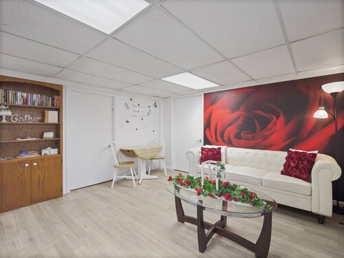 Peaceful Country Setting, Without The Long Drive. 5 Min to Hospital