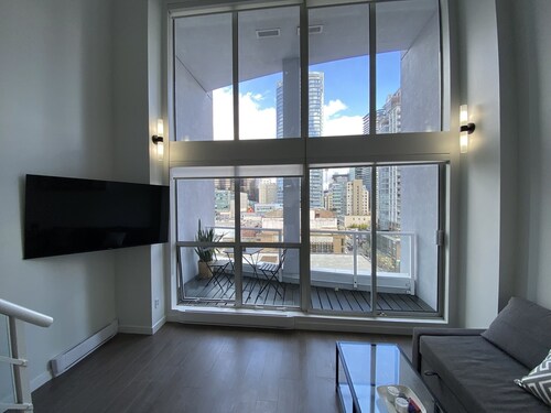 Vancouver Downtown city & mountain view 1 bed condo