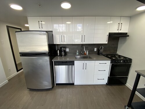 Vancouver Downtown city & mountain view 1 bed condo
