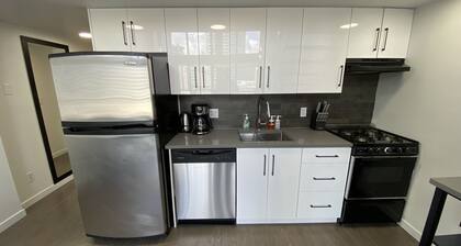 Vancouver Downtown city & mountain view 1 bed condo