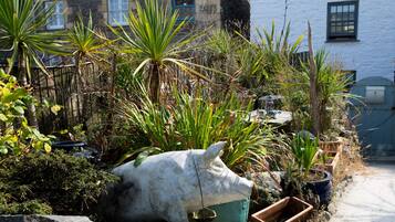 Cottage | Property grounds