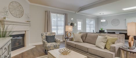 Smart TV, fireplace