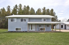 Exterior - Cozy Cottage Getaway - 6 Acres -3 Bedrooms! (Markdale)