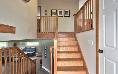 Cozy Cottage Getaway - 6 Acres -3 Bedrooms!