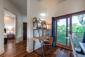 3 Schlafzimmer, Schreibtisch, Bügeleisen/Bügelbrett, Reisekinderbett