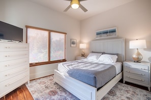 3 bedrooms, desk, iron/ironing board, travel crib