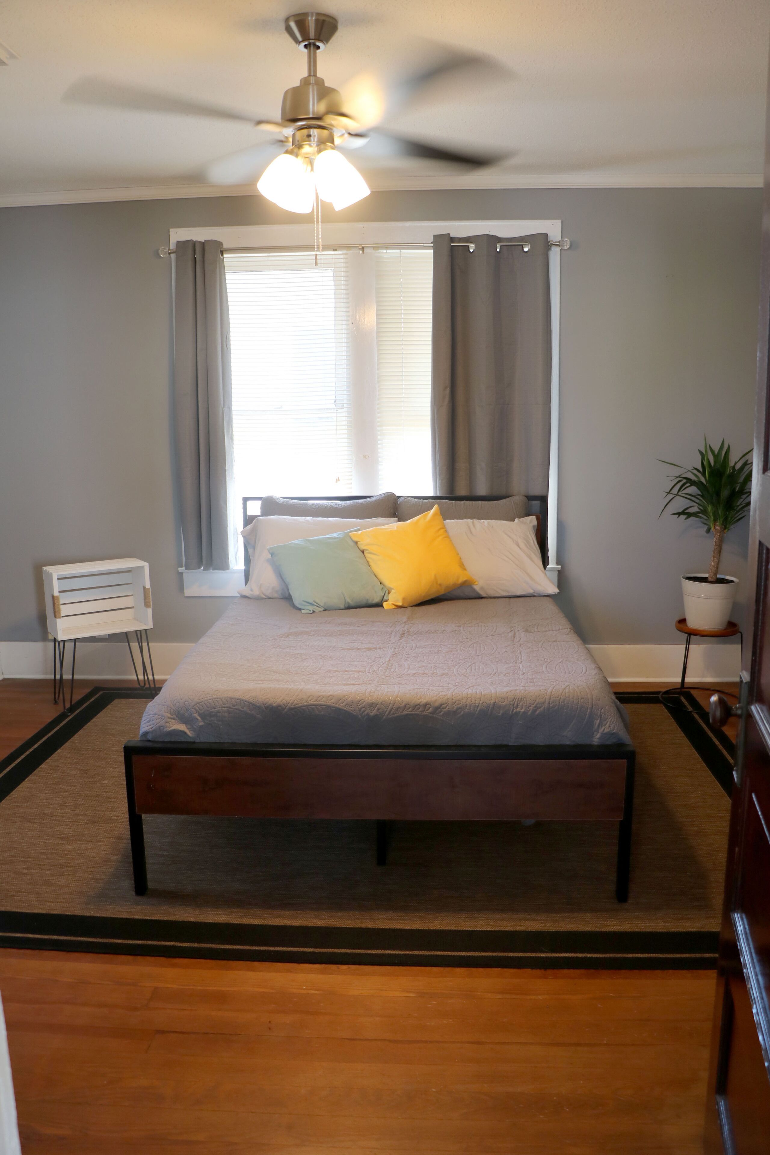 Historic District Hideaway - 5 Minute Walk to Downtown - 8 to seawall 